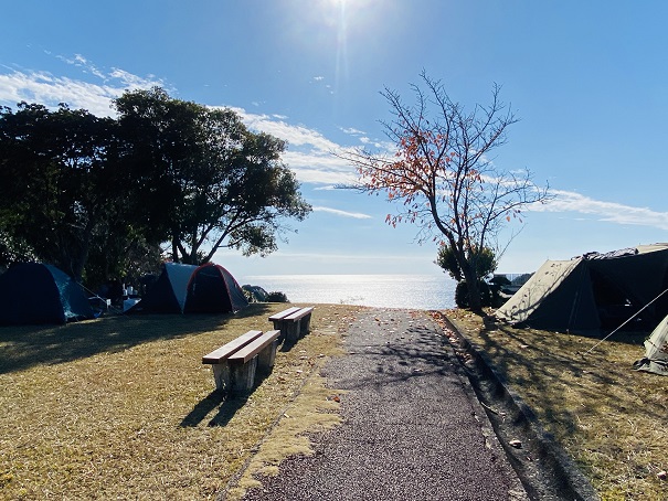 樫西キャンプ場　樫西園地　海の見えるテントサイト