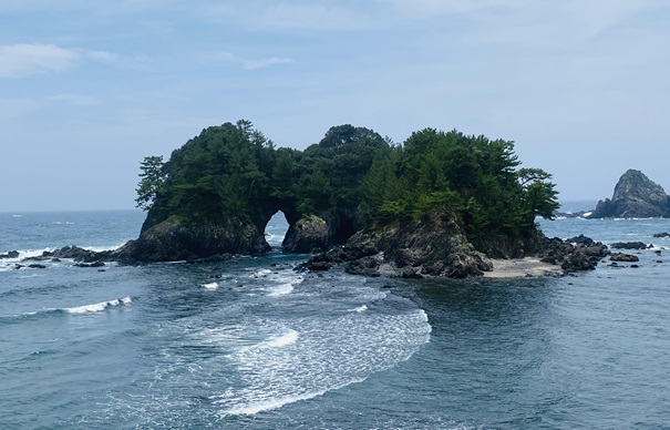 樫西海水浴場　弁天島