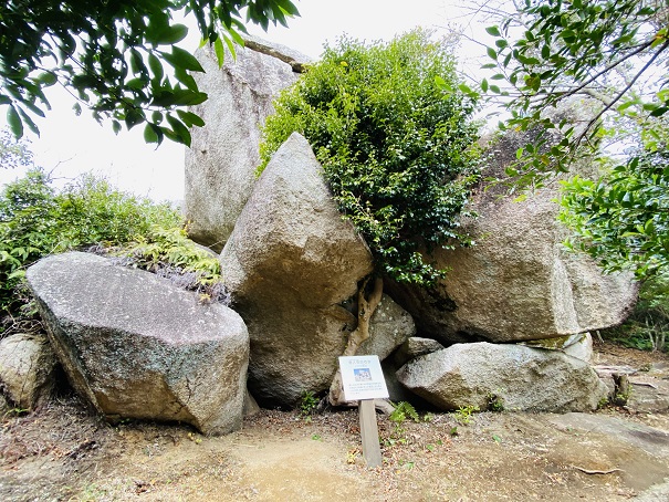 唐人石巨石群