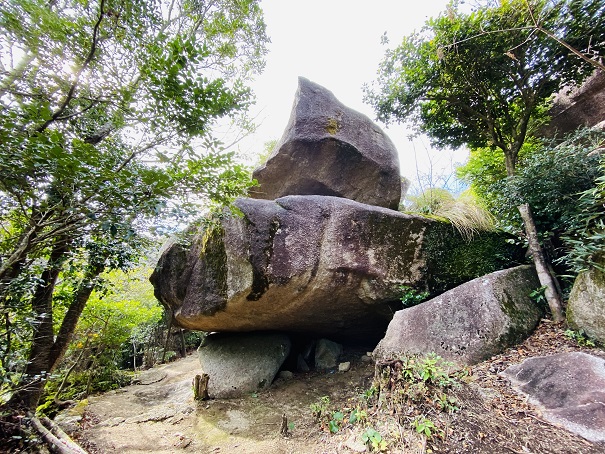 唐人石　巨石