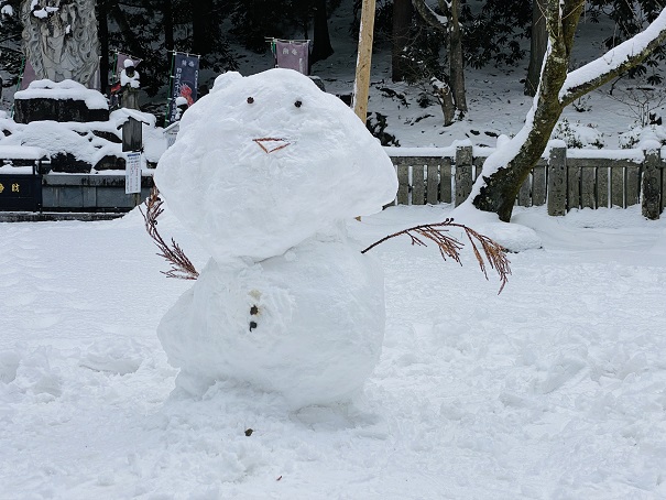 箸蔵寺　雪遊び　もともといた雪だるま