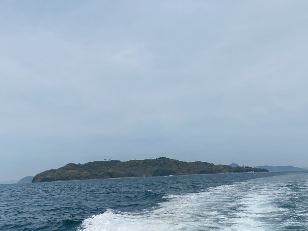 船から見た志々島　