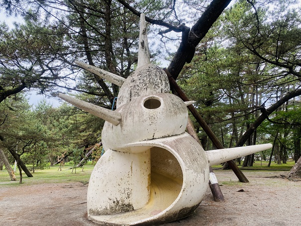 種崎千松公園　貝のすべり台