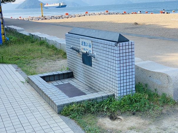 渋川海水浴場　バーベキュー前トイレ足洗場