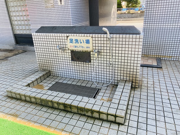 渋川海水浴場　休憩所横トイレ足洗場