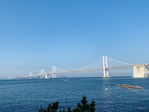 沙弥ナカンダ浜展望台から見た瀬戸大橋