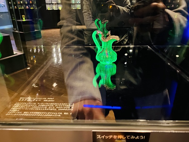妖精の森ガラス美術館　ミルクピッチャー　紫外線