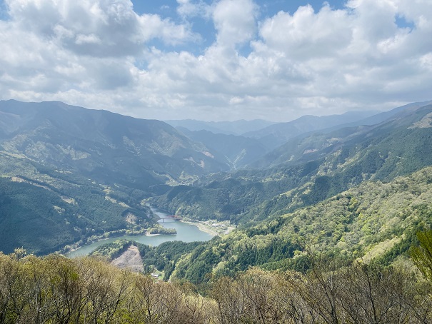 翠波高原　展望台からの景色　銅山川