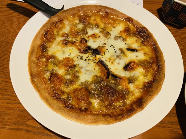 モッツァレラチーズのピッツァ