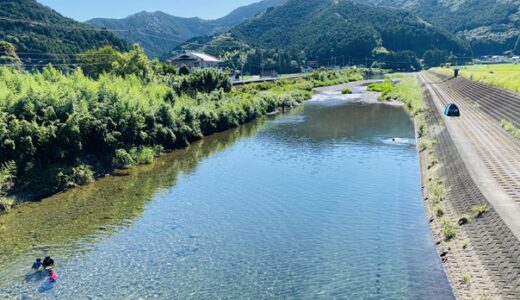 日和佐川で川遊び 魚が見える透明度の高い永田橋付近の清流 美波町