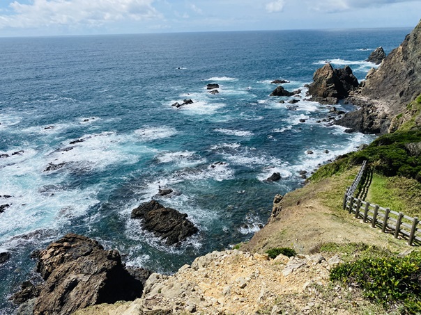 蒲生田岬灯台から見た海