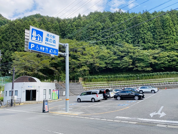 道の駅霧の森　駐車場