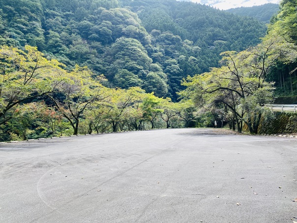 岩屋川渓谷　秋葉広場駐車場