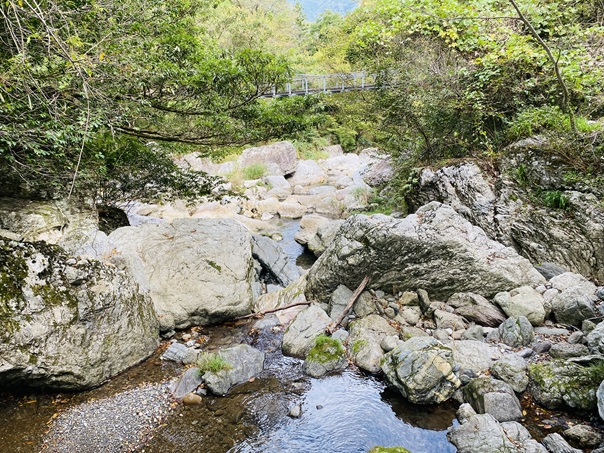 岩屋川渓谷　鳥形橋からみた秋葉橋