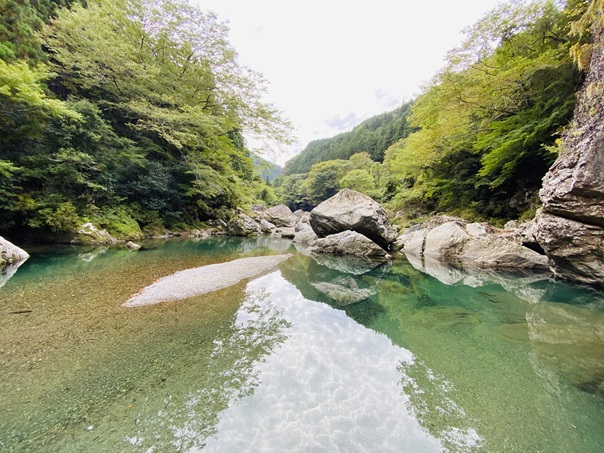 赤子水辺広場　黒川　上流方向