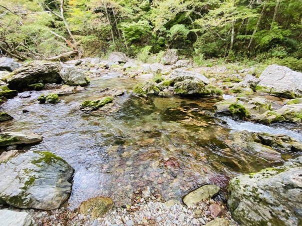 小田深山渓谷　五色河原