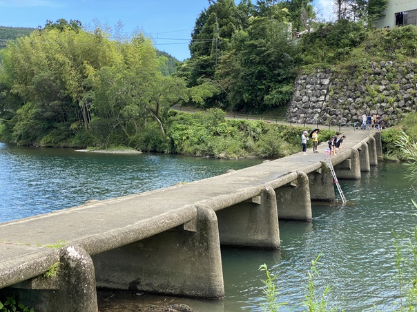 一斗俵沈下橋と四万十川