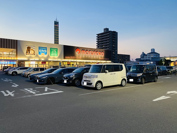たでや　駐車場