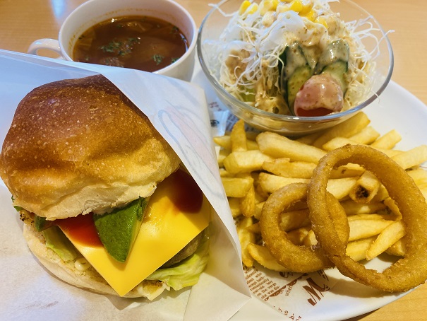 PonPon Kitchen&cafe　　アボカドベーコンチーズバーガーセット