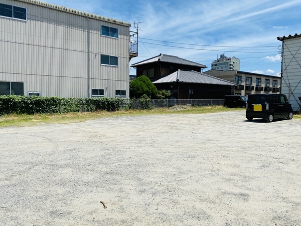 ラーメン ジャイアン 炭火串焼次男坊 宇多津店駐車場