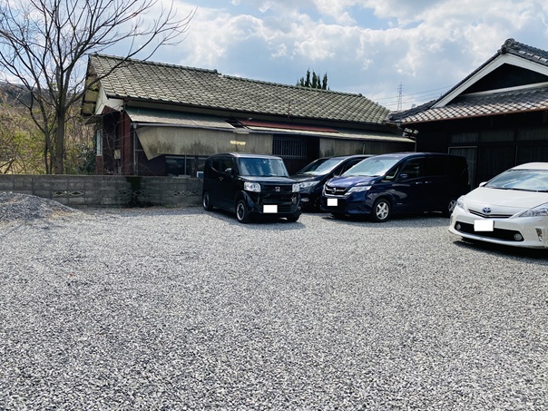 絹の館　駐車場