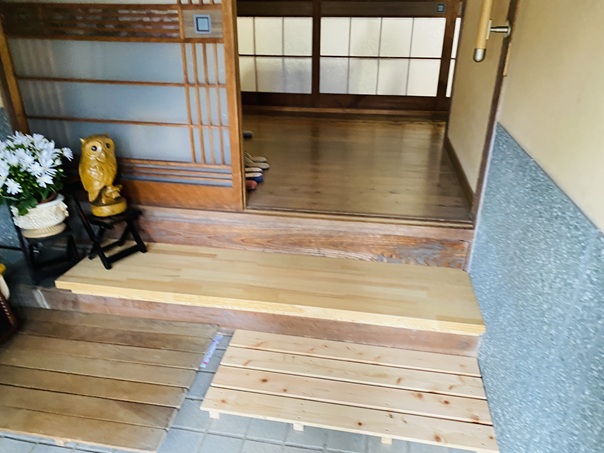 絹の館　玄関