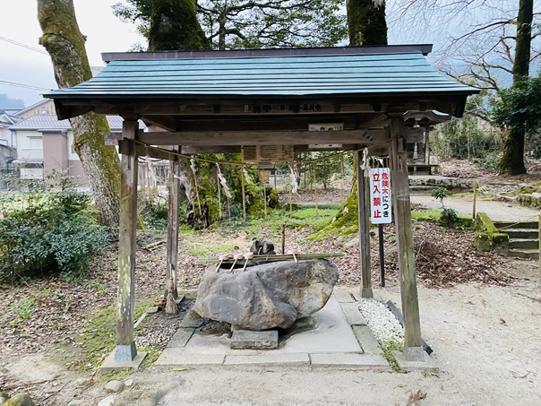 三朝神社　手水舎