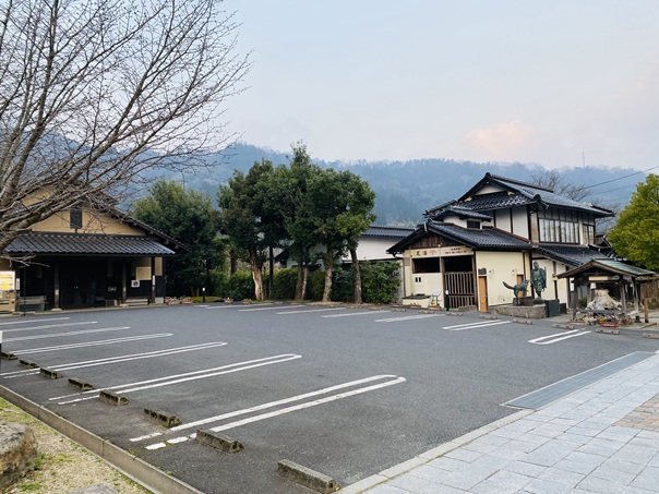 三朝温泉株湯　駐車場
