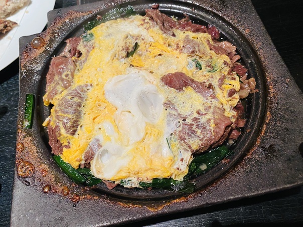 串揚げ くし彦　牛すじ煮込みの卵とじ