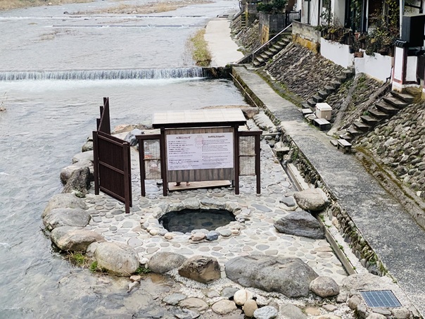 三朝温泉街　河原風呂
