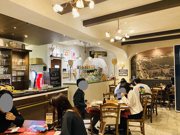 PIZZERIA AL CENTRO（ﾋﾟｯﾂｪﾘｱｱﾙﾁｪﾝﾄﾛ）店内