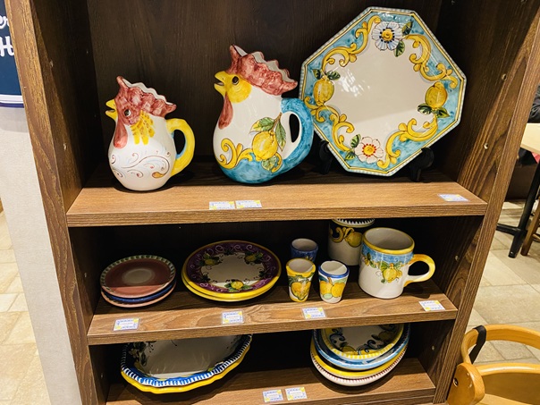 　火・水・木曜(祝日の場合営業)　食器