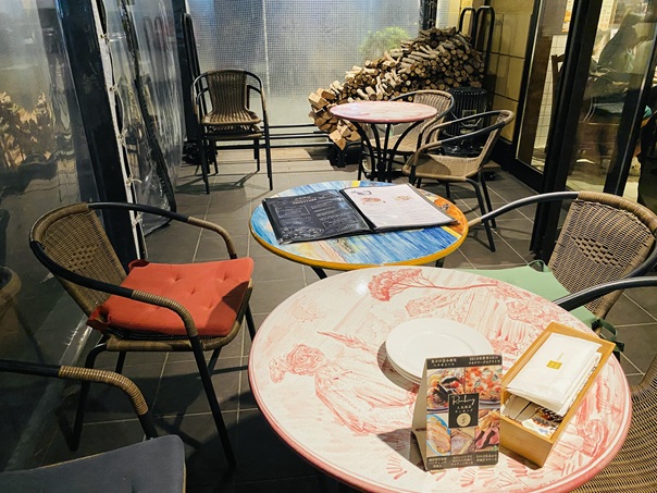 PIZZERIA AL CENTRO（ﾋﾟｯﾂｪﾘｱｱﾙﾁｪﾝﾄﾛ）テラス席