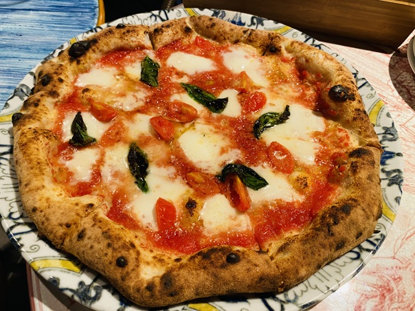 PIZZERIA AL CENTRO（ﾋﾟｯﾂｪﾘｱｱﾙﾁｪﾝﾄﾛ）マルゲリータエクストラ