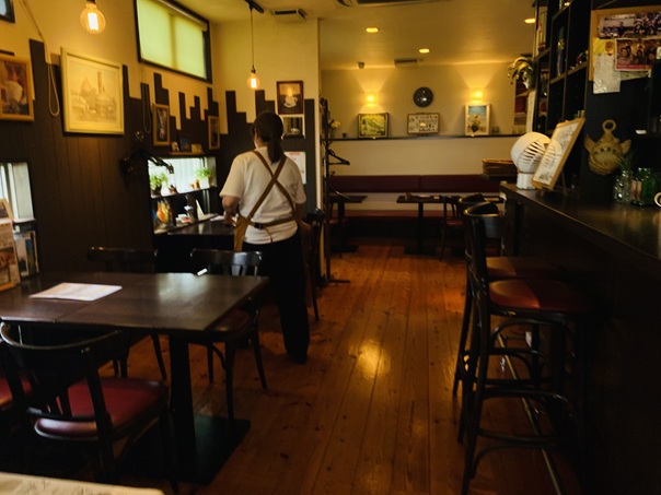 　CAFFE MOTORE(カフェモトーレ)店内