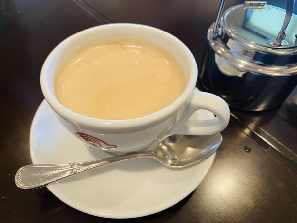 CAFFE MOTORE(カフェモトーレ)　カフェラッテ