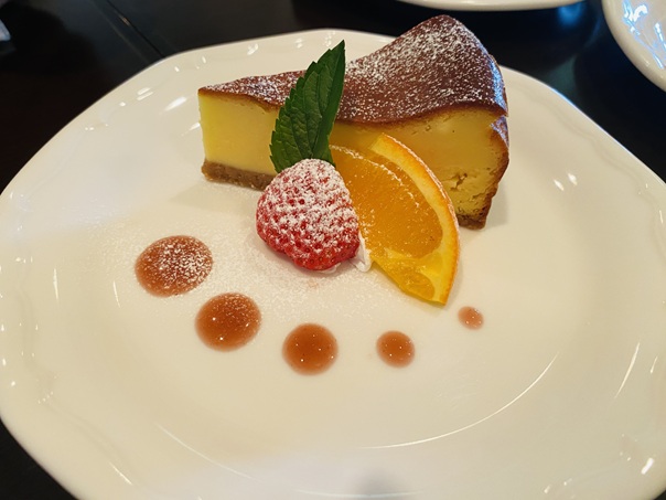 CAFFE MOTORE(カフェモトーレ)　ベイクドチーズケーキ