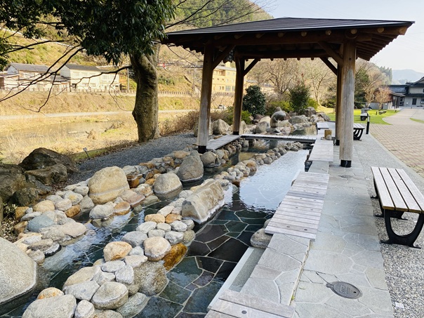 湯原湯っ足り広場　はんざき足湯