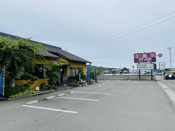 旬菜旬魚いえもんや　駐車場　