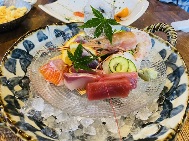 旬菜旬魚いえもんや　刺身盛り合わせ