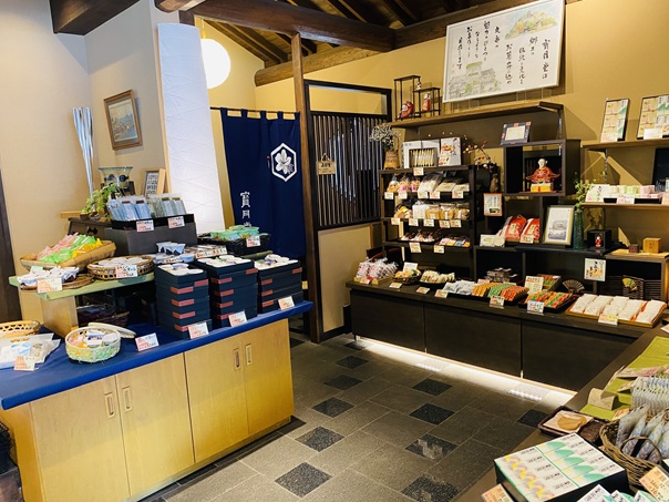 寳月堂　店内