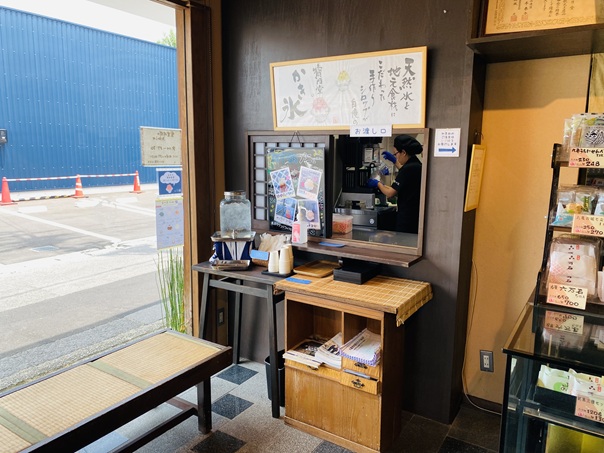 寳月堂　かき氷受け渡し口