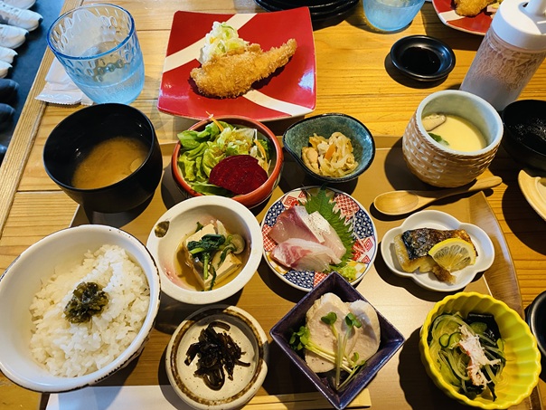 割烹居酒屋 隼　隼小鉢ランチ