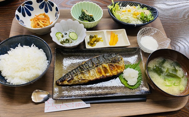 宙想　焼きサバ定食