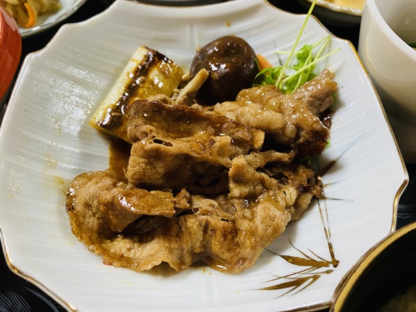 古民家かふぇ　はれのひ　　メイン料理　肉