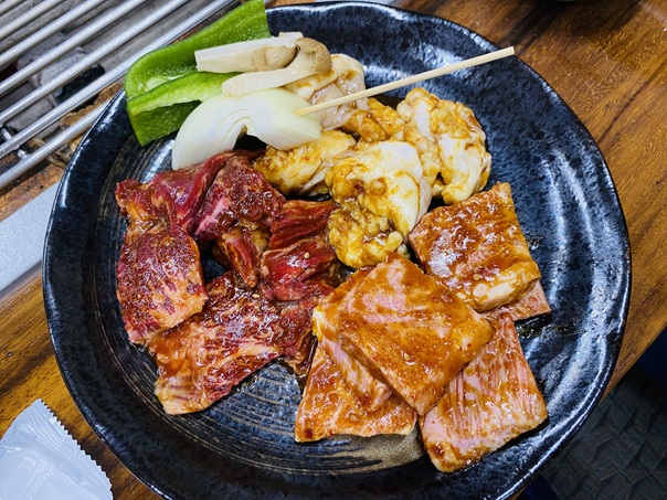 炭火焼いこい　カルビハラミ　ホルモン