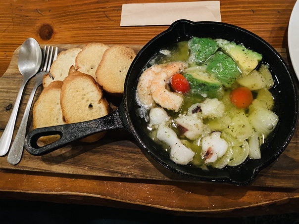 Dann　海老とゲソのアヒージョ