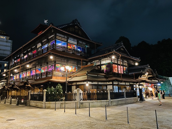 道後アート2025『蜷川実花 with EiM×道後温泉 DOGO ART』