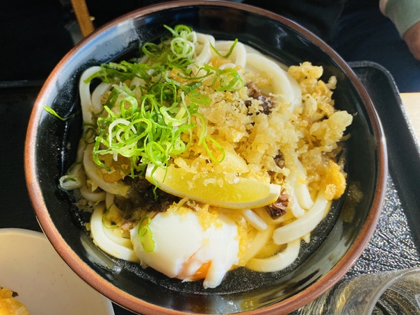 讃岐うどんめん舟　温玉牛スジぶっかけ　大