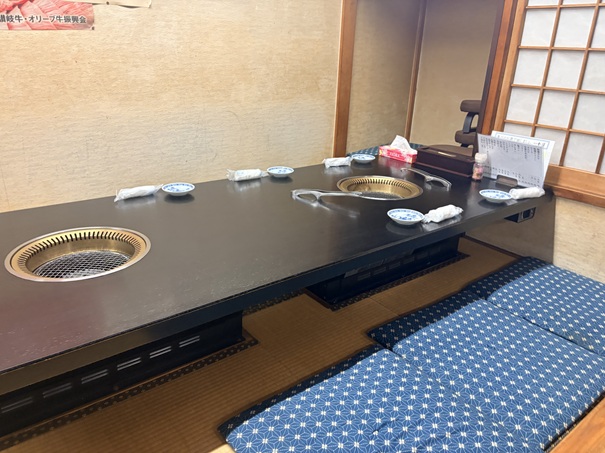 やきにく天嘉　座席